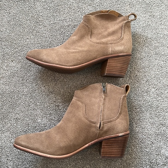 Ugg Tan Suede Zip-Up Bootie - Picture 3 of 8